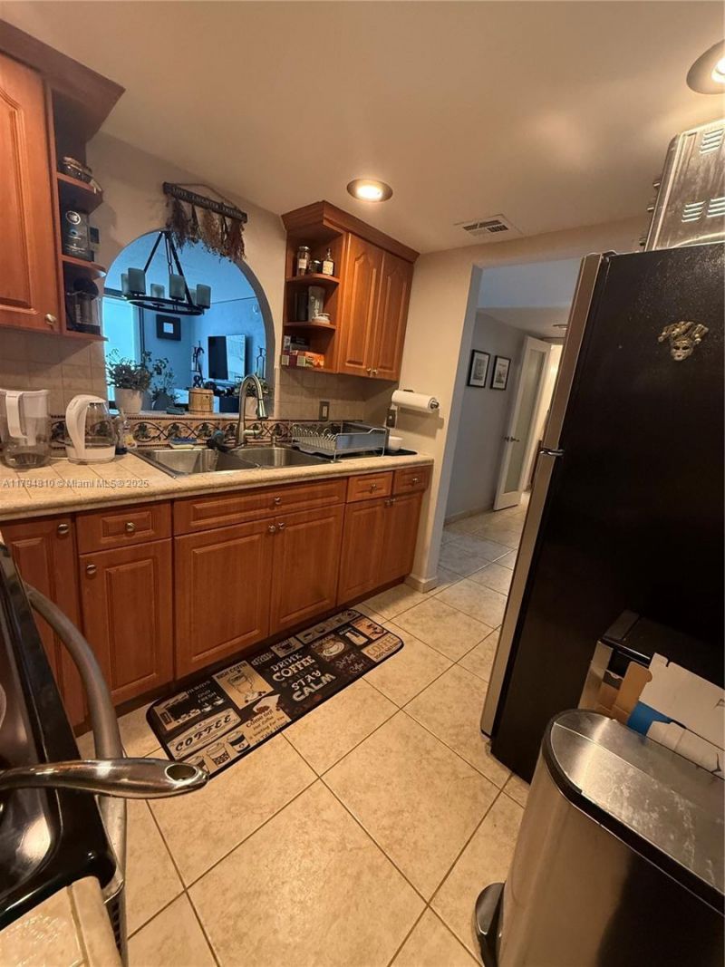 401 Ocean Dr, Unit 324, Miami Beach, FL 33139 Photo