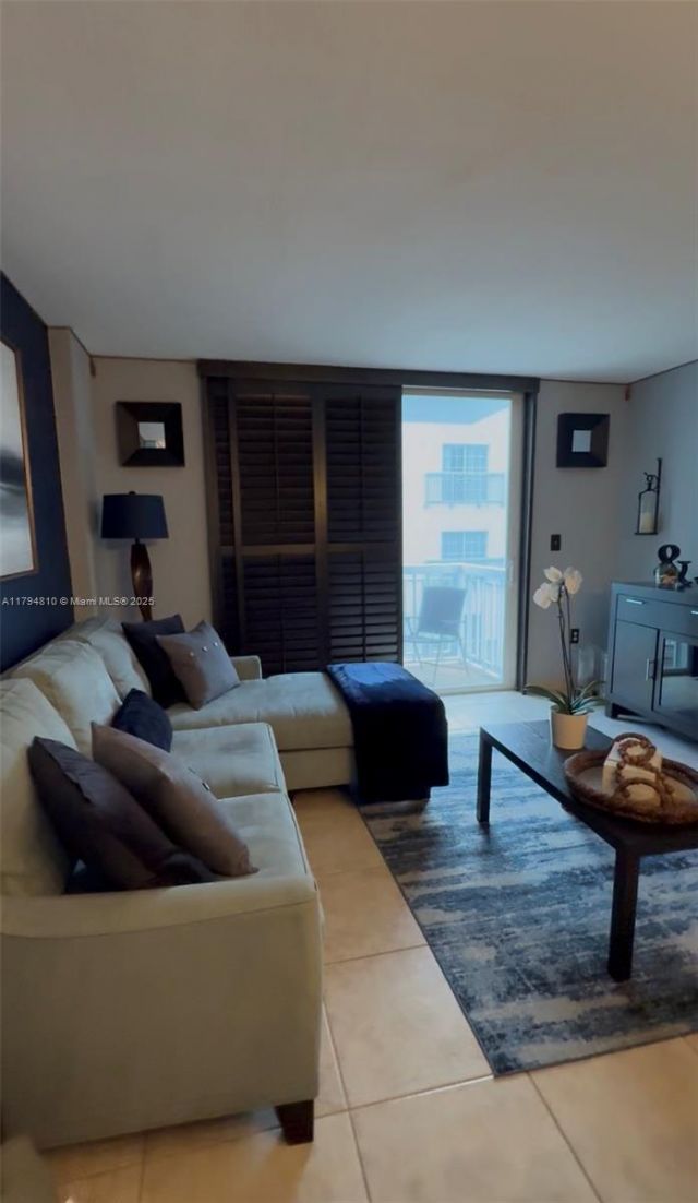 401 Ocean Dr, Unit 324, Miami Beach, FL 33139 Photo