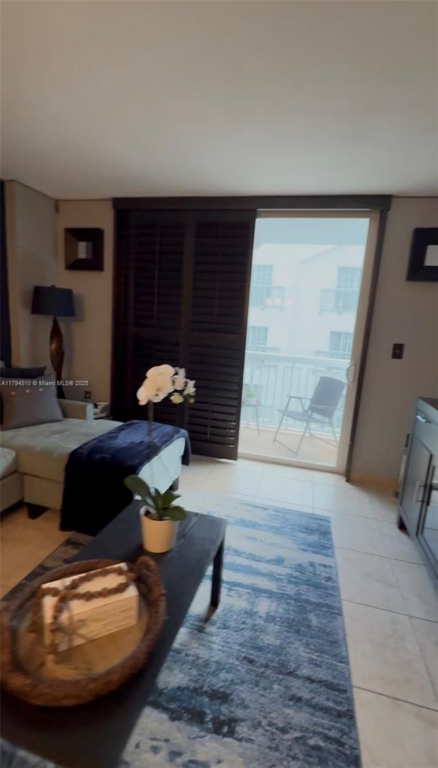 401 Ocean Dr, Unit 324, Miami Beach, FL 33139 Photo