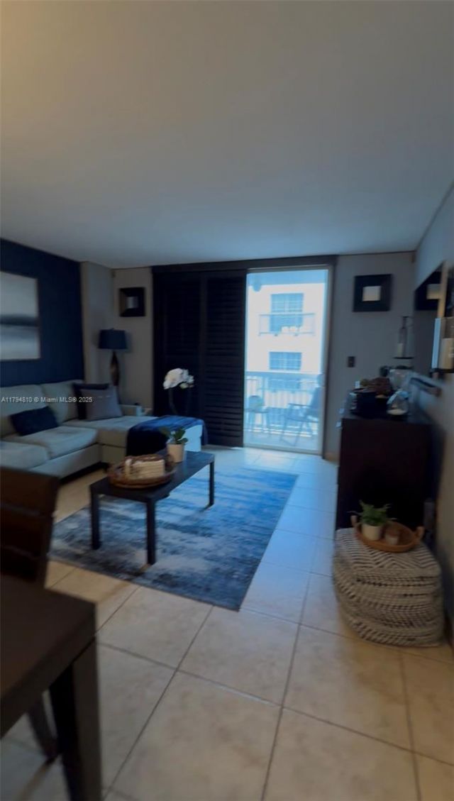 401 Ocean Dr, Unit 324, Miami Beach, FL 33139 Photo