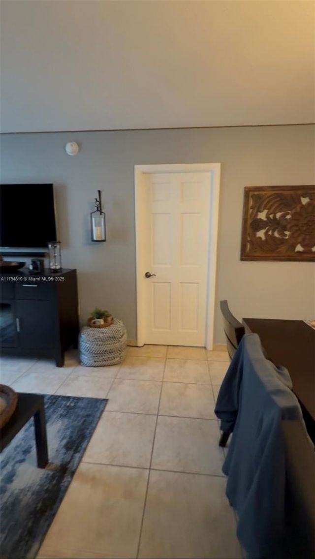 401 Ocean Dr, Unit 324, Miami Beach, FL 33139 Photo