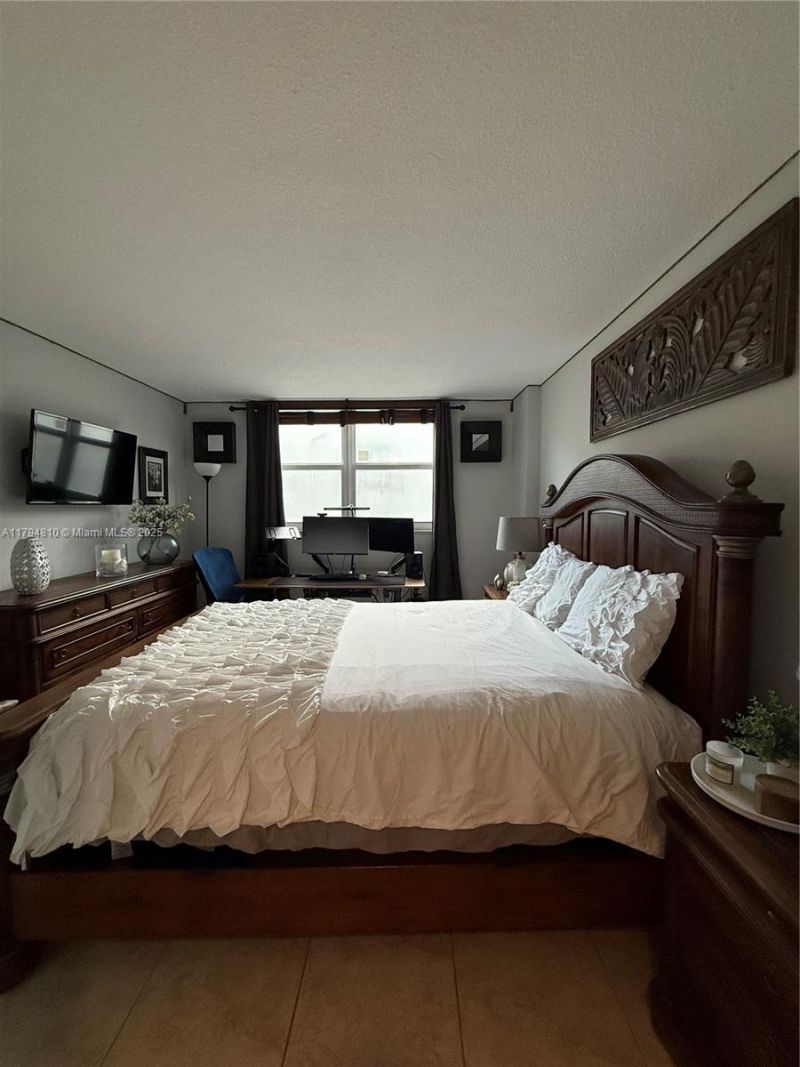 401 Ocean Dr, Unit 324, Miami Beach, FL 33139 Photo