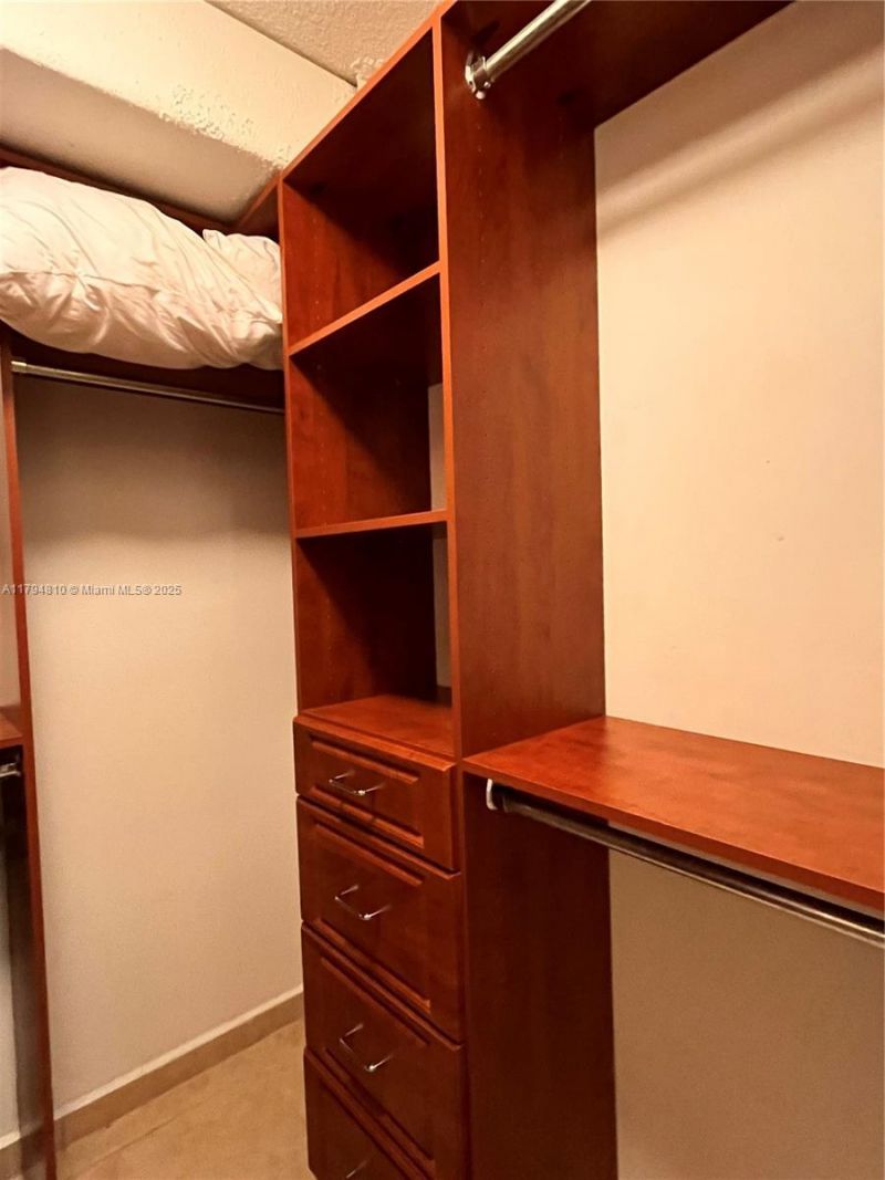 401 Ocean Dr, Unit 324, Miami Beach, FL 33139 Photo