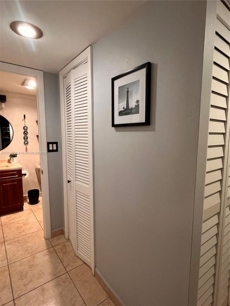 401 Ocean Dr, Unit 324, Miami Beach, FL 33139 Photo