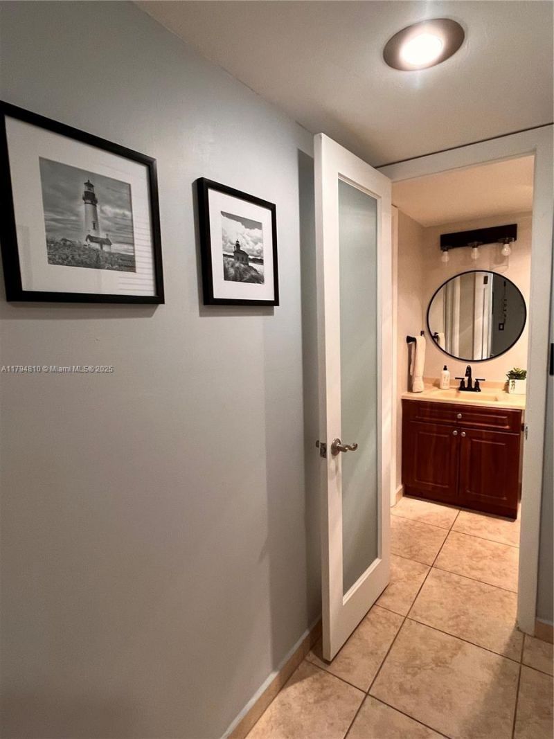 401 Ocean Dr, Unit 324, Miami Beach, FL 33139 Photo