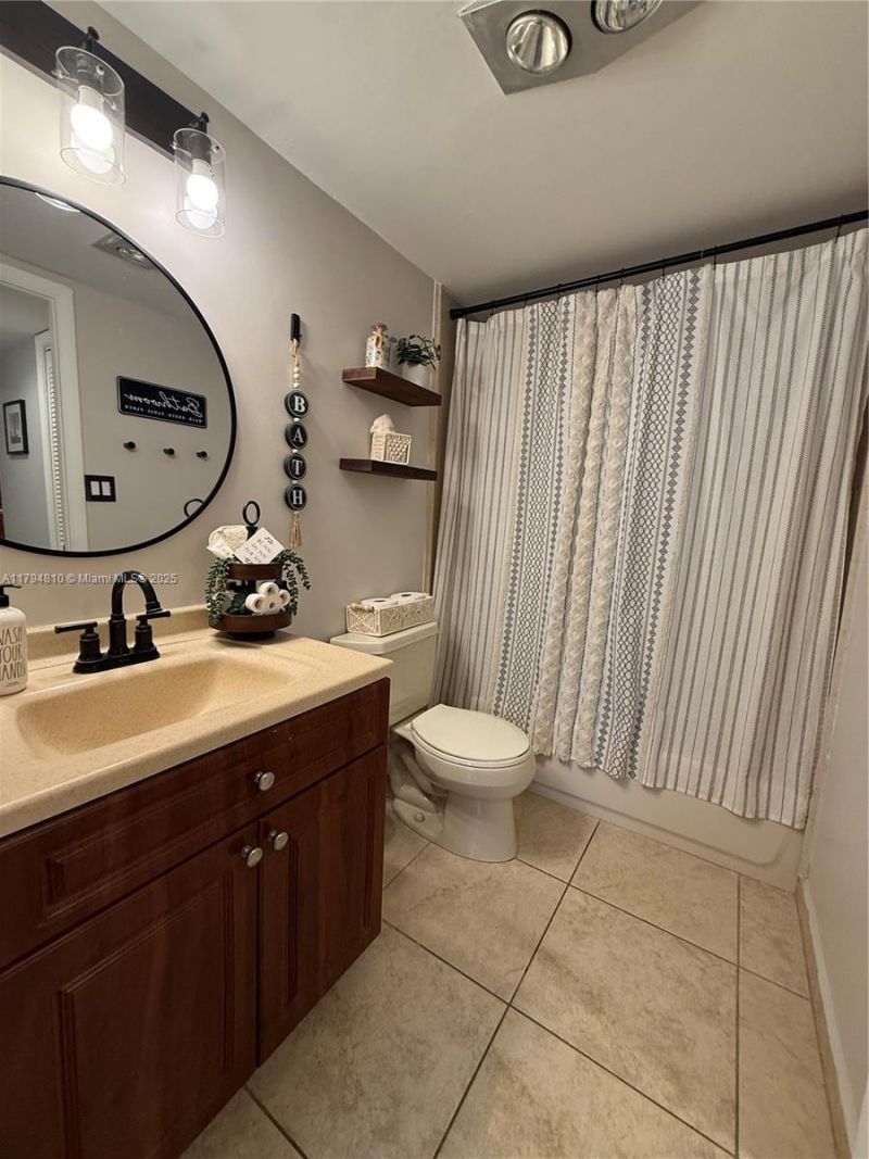 401 Ocean Dr, Unit 324, Miami Beach, FL 33139 Photo