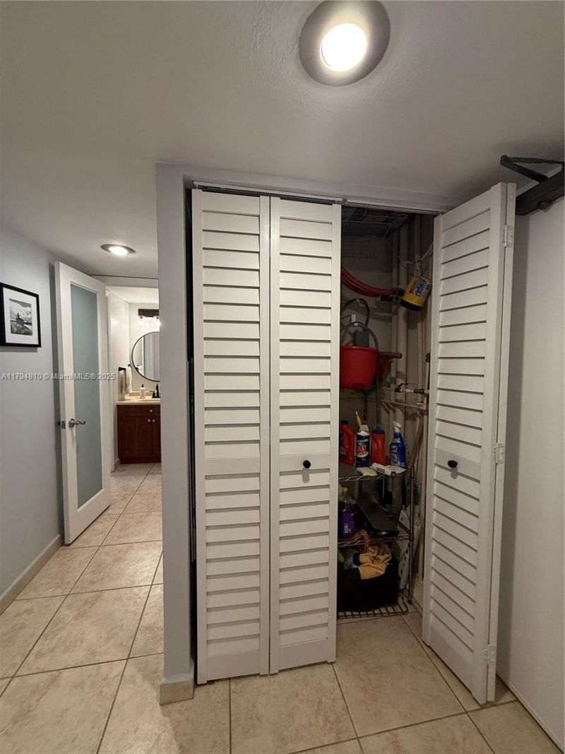 401 Ocean Dr, Unit 324, Miami Beach, FL 33139 Photo