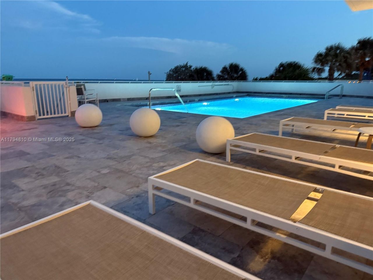 401 Ocean Dr, Unit 324, Miami Beach, FL 33139 Photo