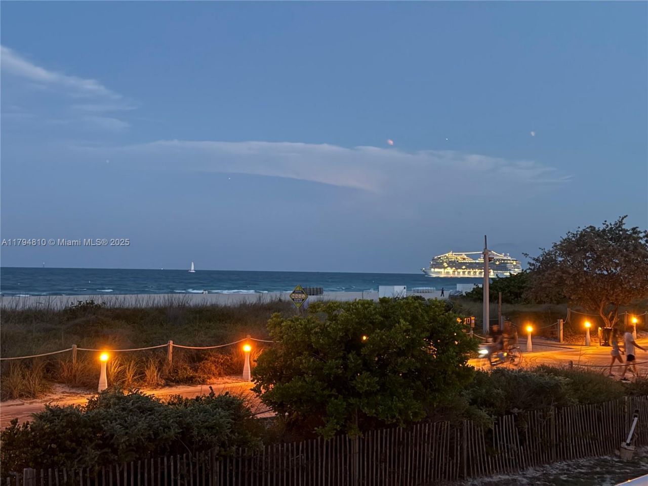 401 Ocean Dr, Unit 324, Miami Beach, FL 33139 Photo