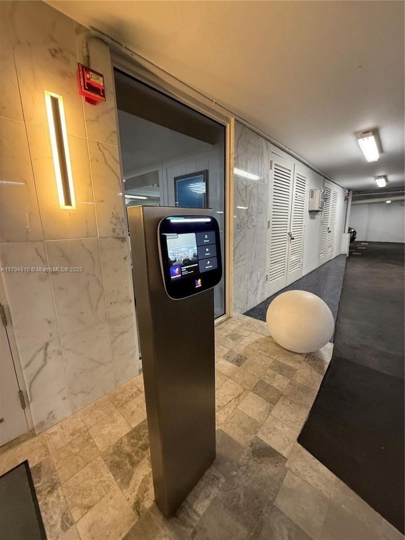 401 Ocean Dr, Unit 324, Miami Beach, FL 33139 Photo