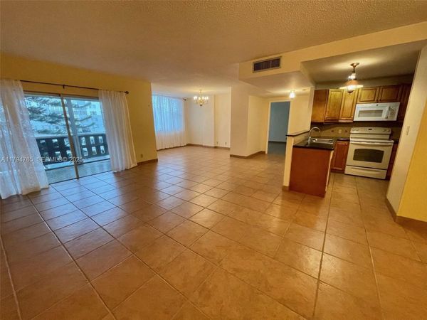 4330 Hillcrest Dr, Unit 214, Hollywood, FL 33021