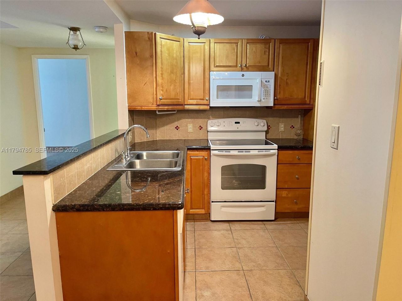 4330 Hillcrest Dr, Unit 214, Hollywood, FL 33021 Photo