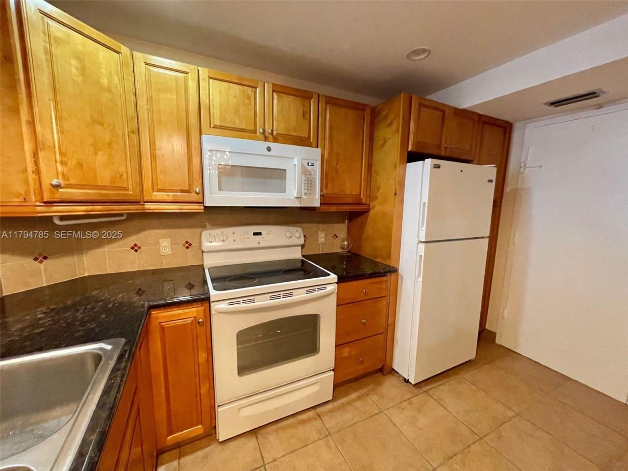 4330 Hillcrest Dr, Unit 214, Hollywood, FL 33021 Photo