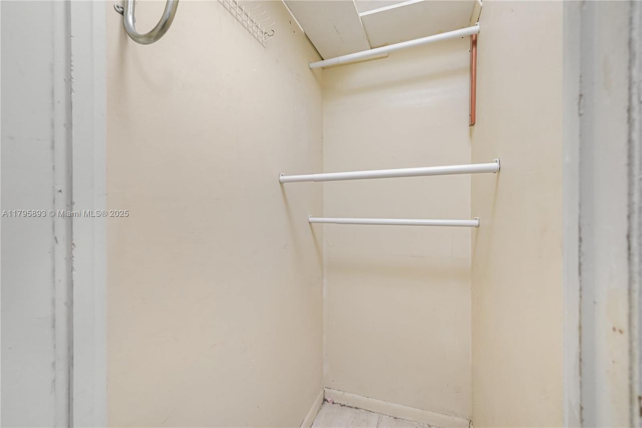 345 Ocean Dr, Unit 904, Miami Beach, FL 33139 Photo