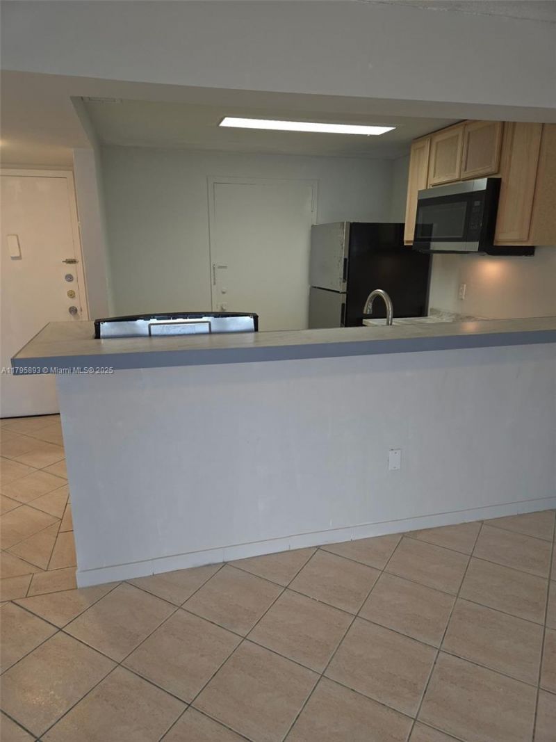 345 Ocean Dr, Unit 904, Miami Beach, FL 33139 Photo