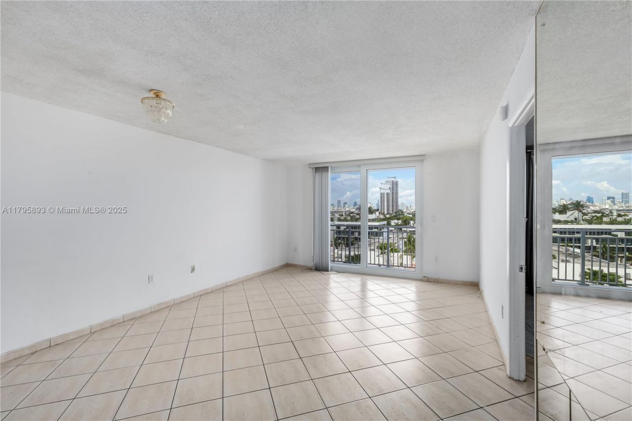 345 Ocean Dr, Unit 904, Miami Beach, FL 33139 Photo
