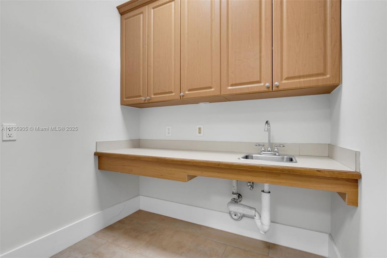 8145 NW 33rd St, Unit 8145, Doral, FL 33122 Photo