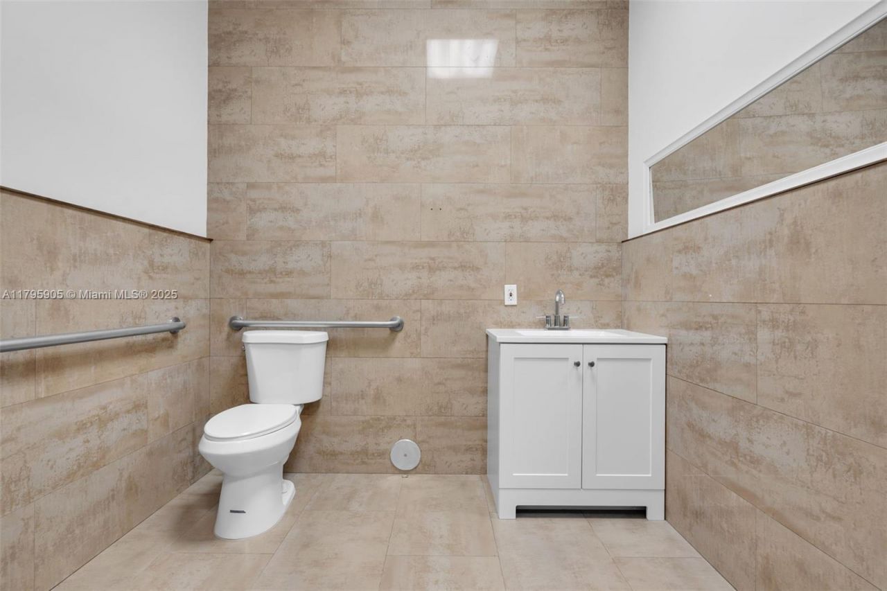 8145 NW 33rd St, Unit 8145, Doral, FL 33122 Photo