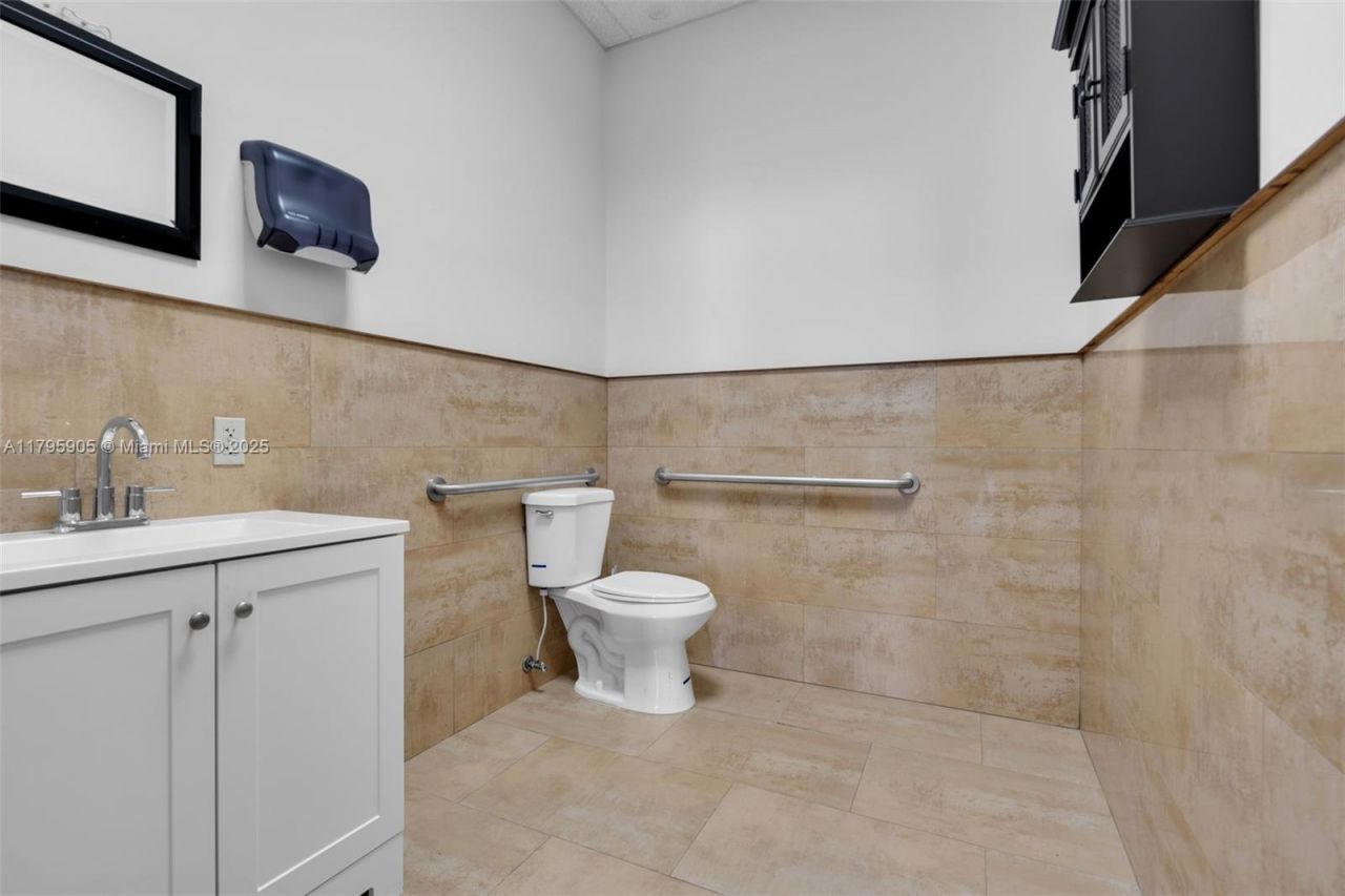 8145 NW 33rd St, Unit 8145, Doral, FL 33122 Photo