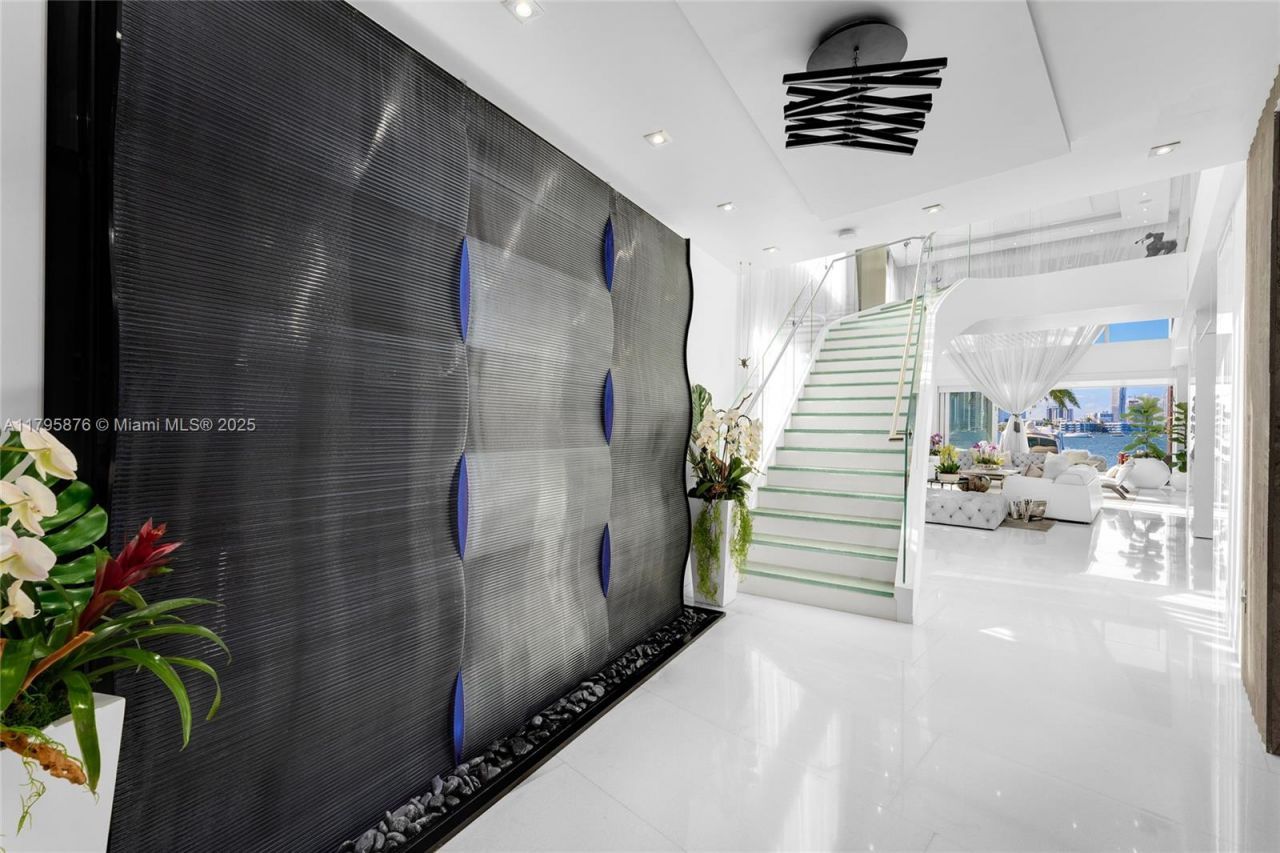 441 N Hibiscus Dr, Miami Beach, FL 33139 Photo