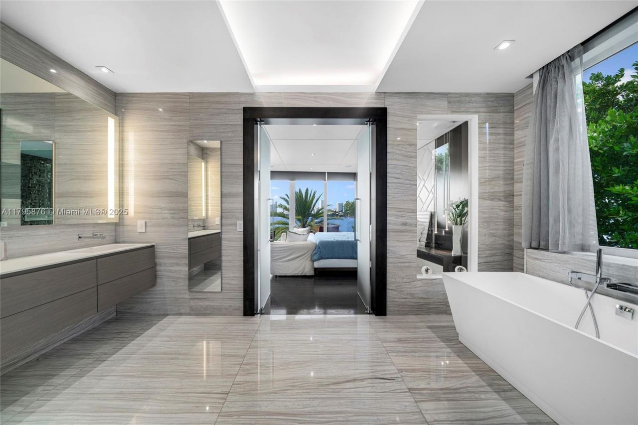 441 N Hibiscus Dr, Miami Beach, FL 33139 Photo