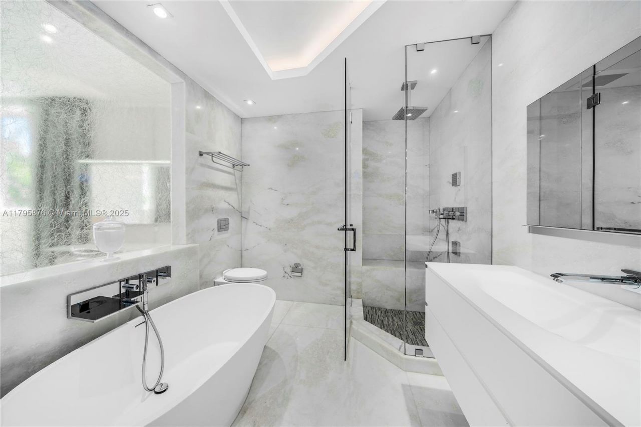 441 N Hibiscus Dr, Miami Beach, FL 33139 Photo