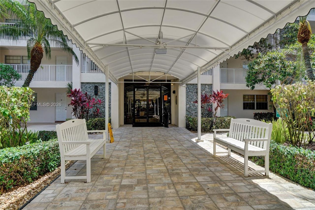 3520 Oaks Way, Unit 308, Pompano Beach, FL 33069 Photo