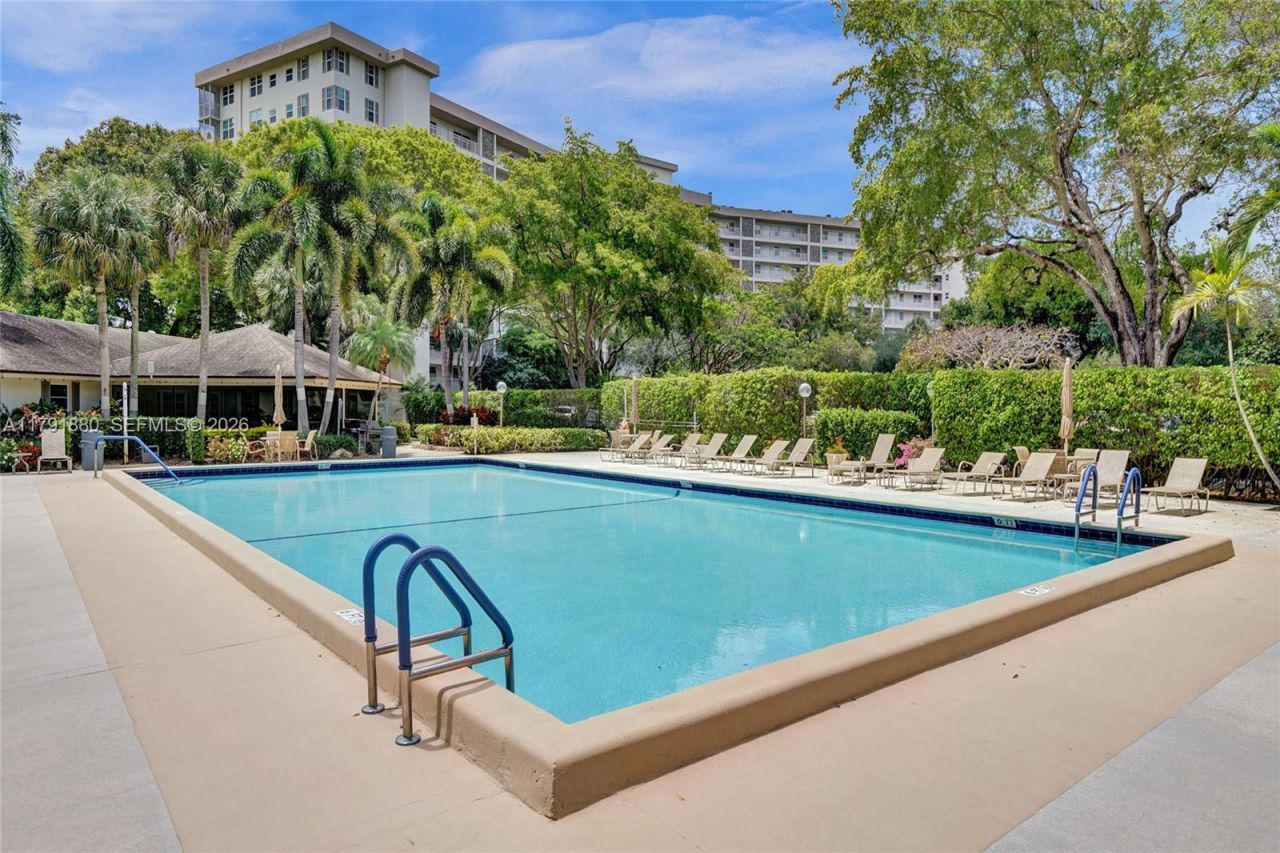 3520 Oaks Way, Unit 308, Pompano Beach, FL 33069 Photo