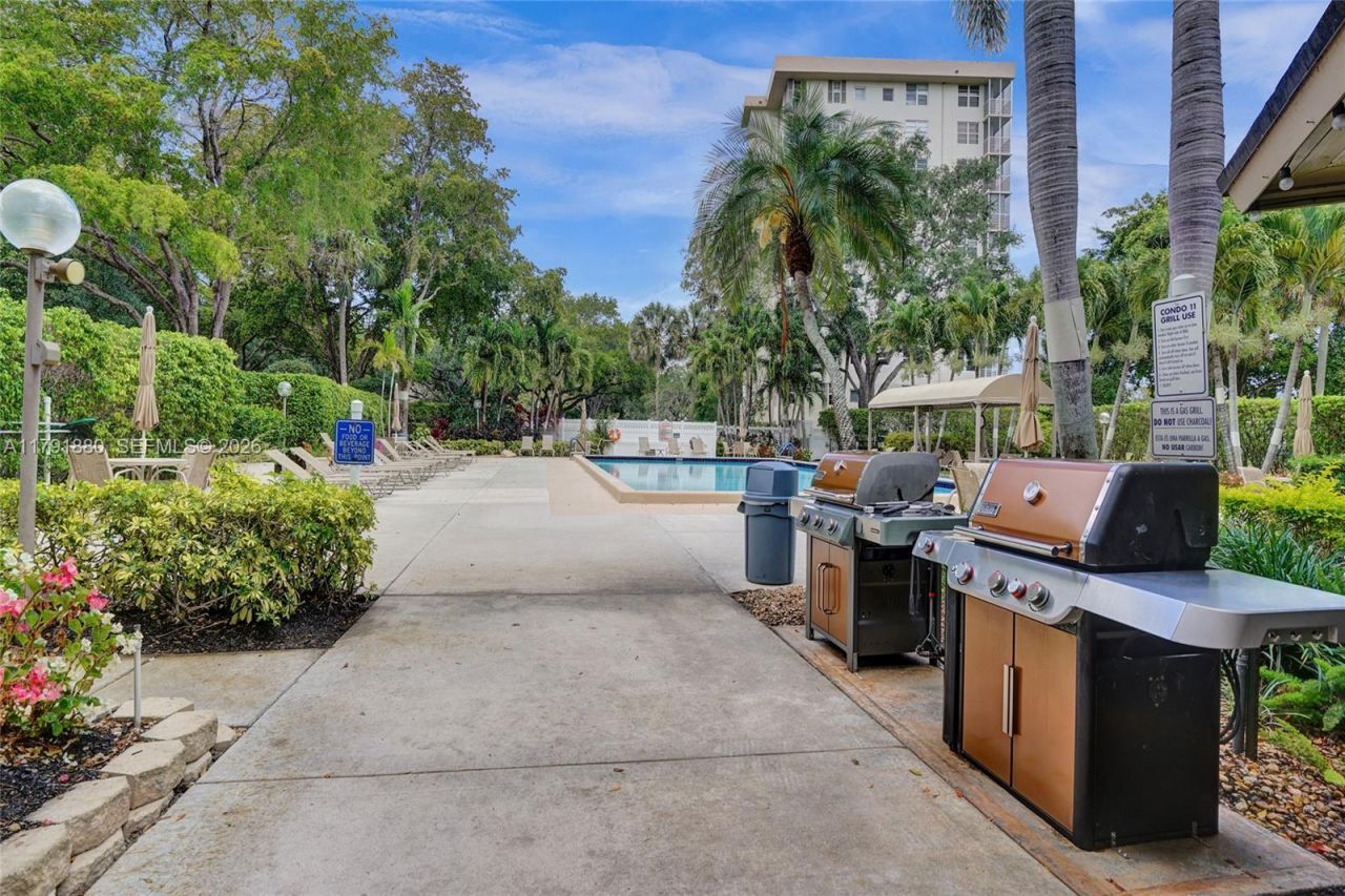 3520 Oaks Way, Unit 308, Pompano Beach, FL 33069 Photo