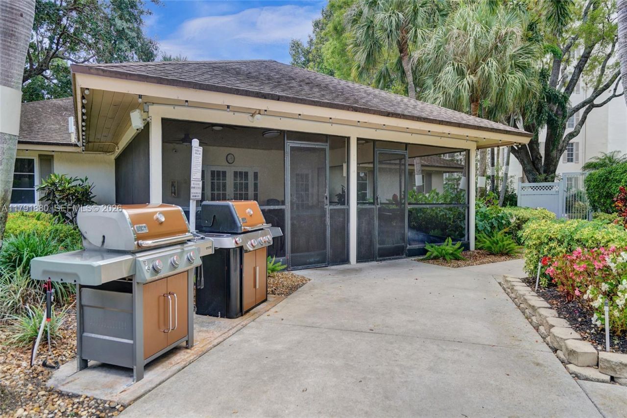 3520 Oaks Way, Unit 308, Pompano Beach, FL 33069 Photo