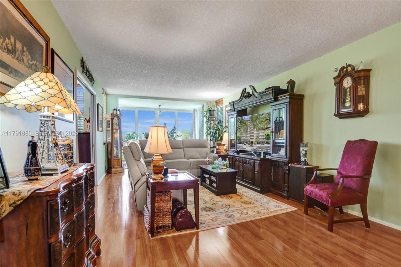 3520 Oaks Way, Unit 308, Pompano Beach, FL 33069 Photo