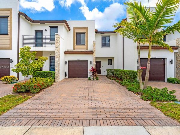 20865 NE 7th Ct, Miami, FL 33179