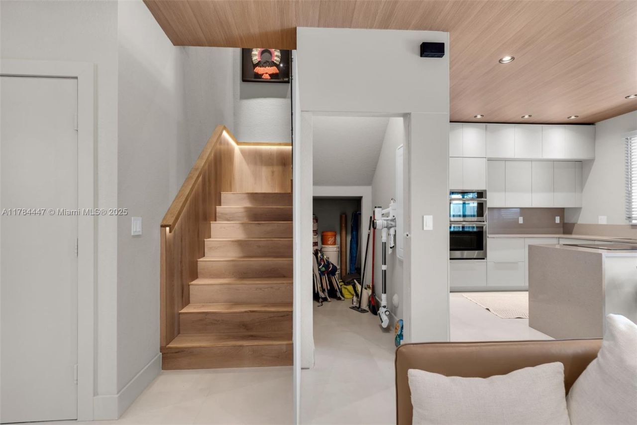 20865 NE 7th Ct, Miami, FL 33179 Photo