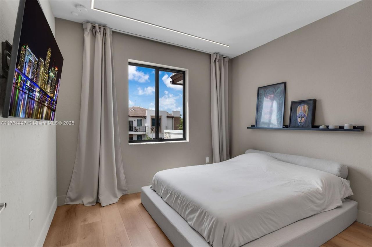 20865 NE 7th Ct, Miami, FL 33179 Photo