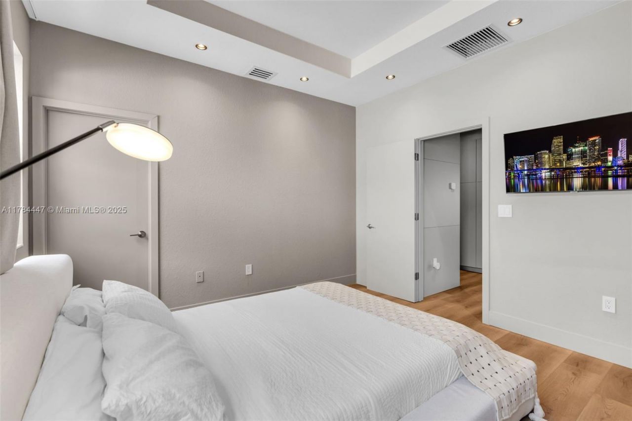 20865 NE 7th Ct, Miami, FL 33179 Photo