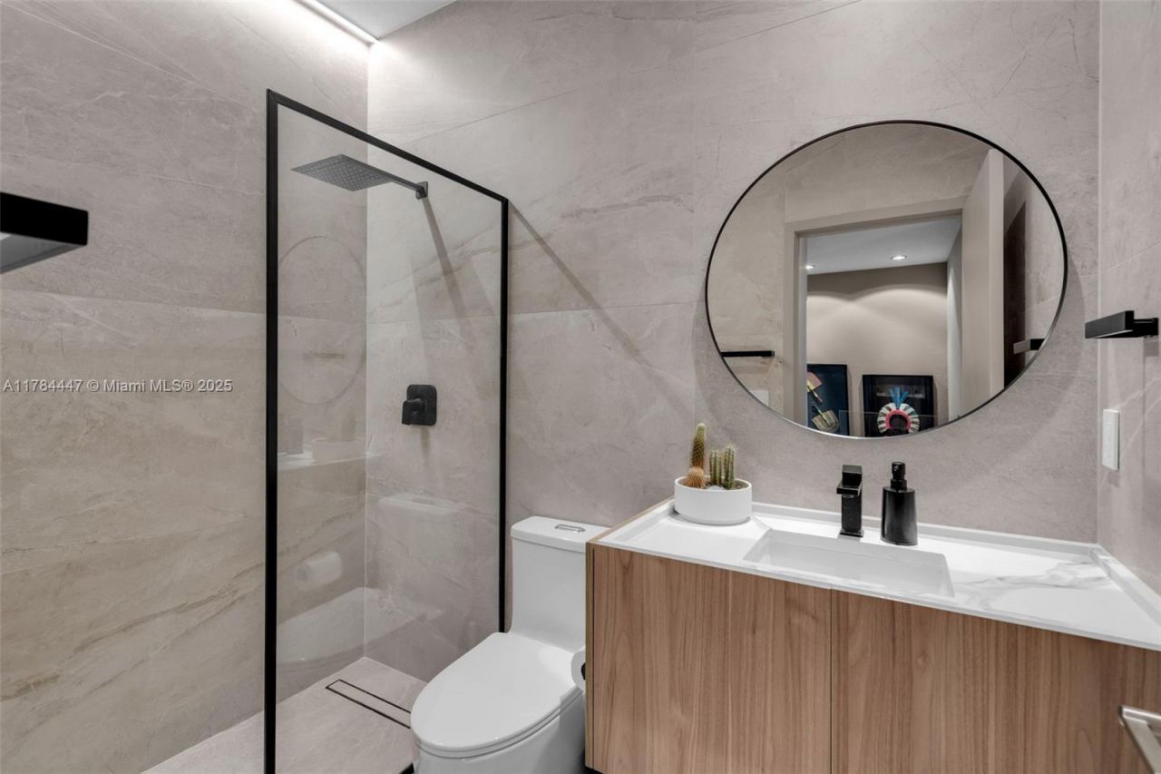 20865 NE 7th Ct, Miami, FL 33179 Photo