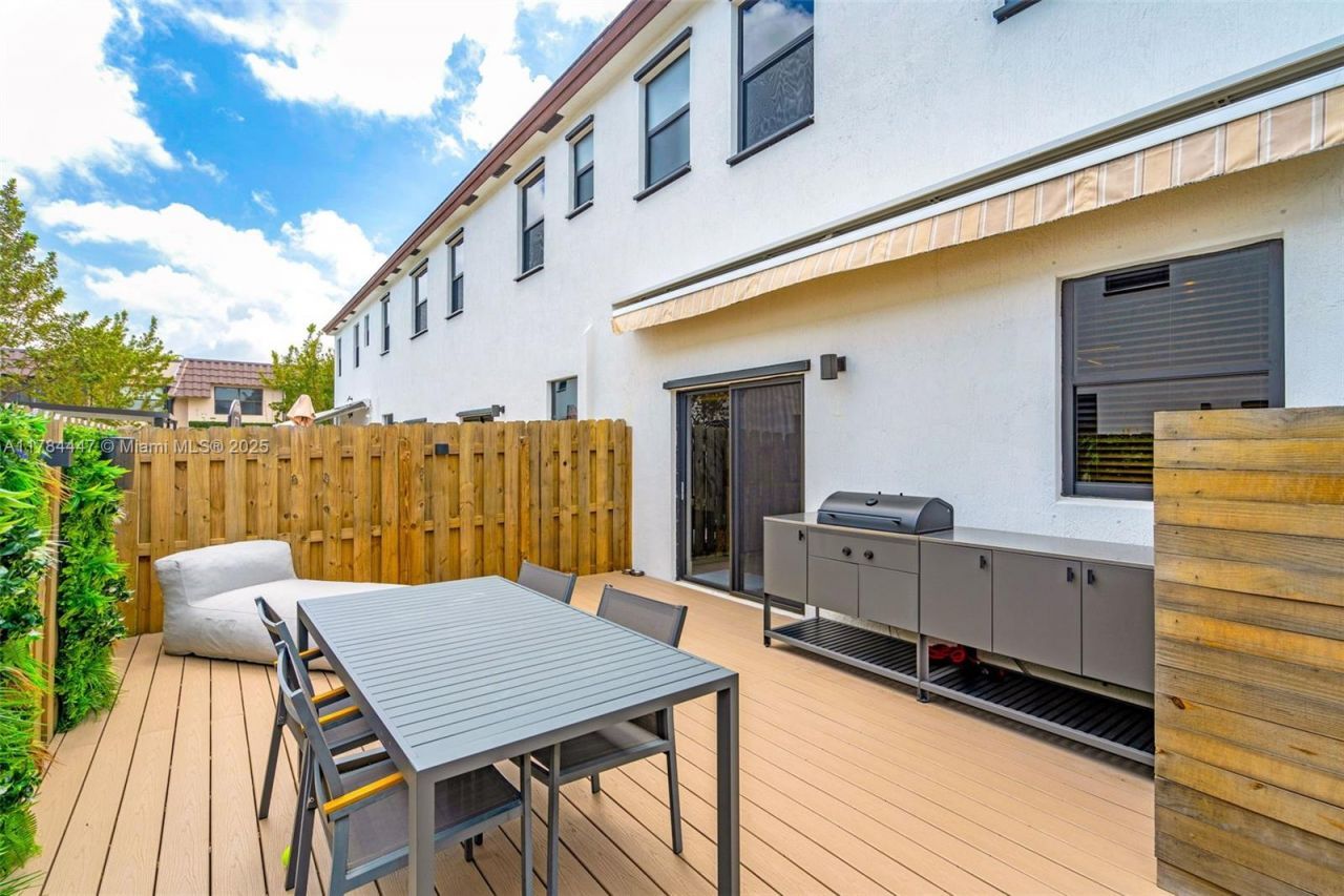 20865 NE 7th Ct, Miami, FL 33179 Photo