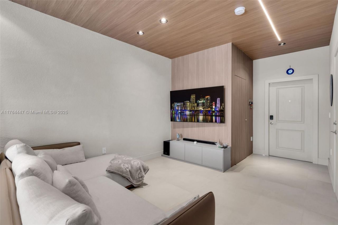 20865 NE 7th Ct, Miami, FL 33179 Photo