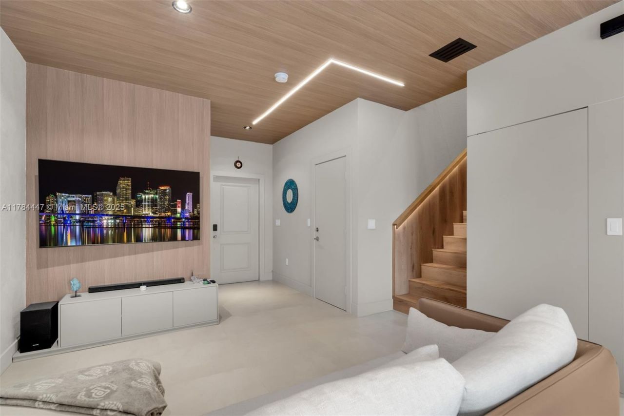 20865 NE 7th Ct, Miami, FL 33179 Photo