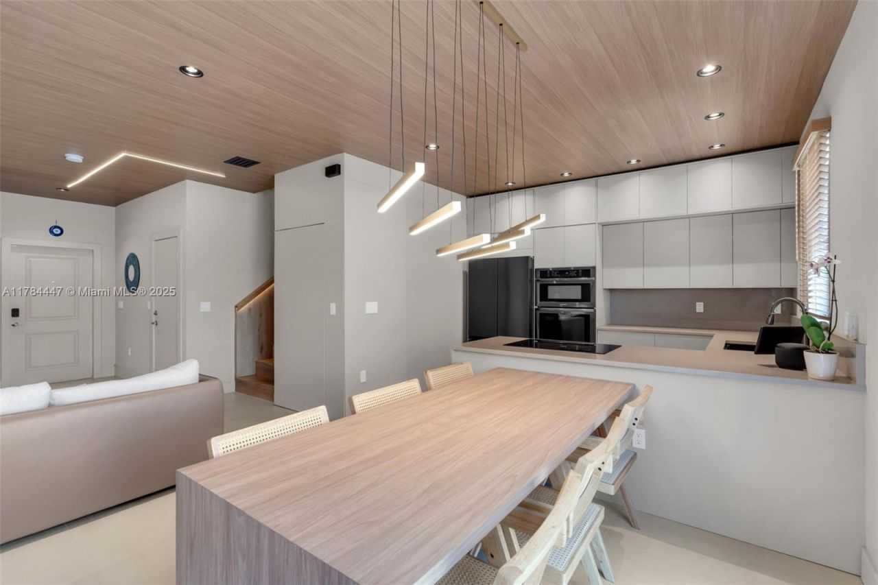 20865 NE 7th Ct, Miami, FL 33179 Photo