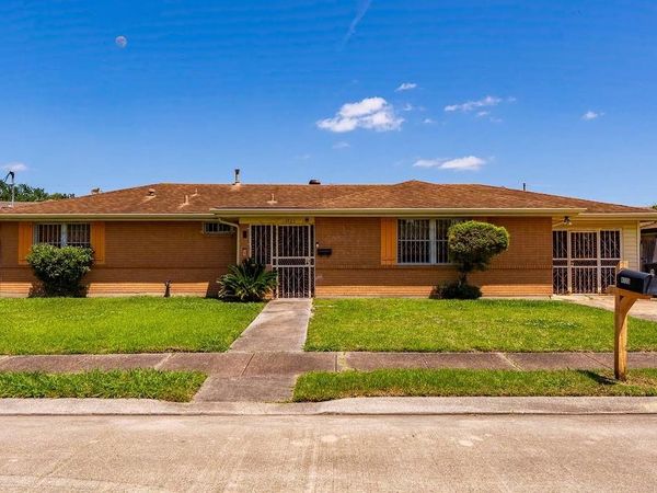4725 CHARLENE Drive, New Orleans, LA 70127