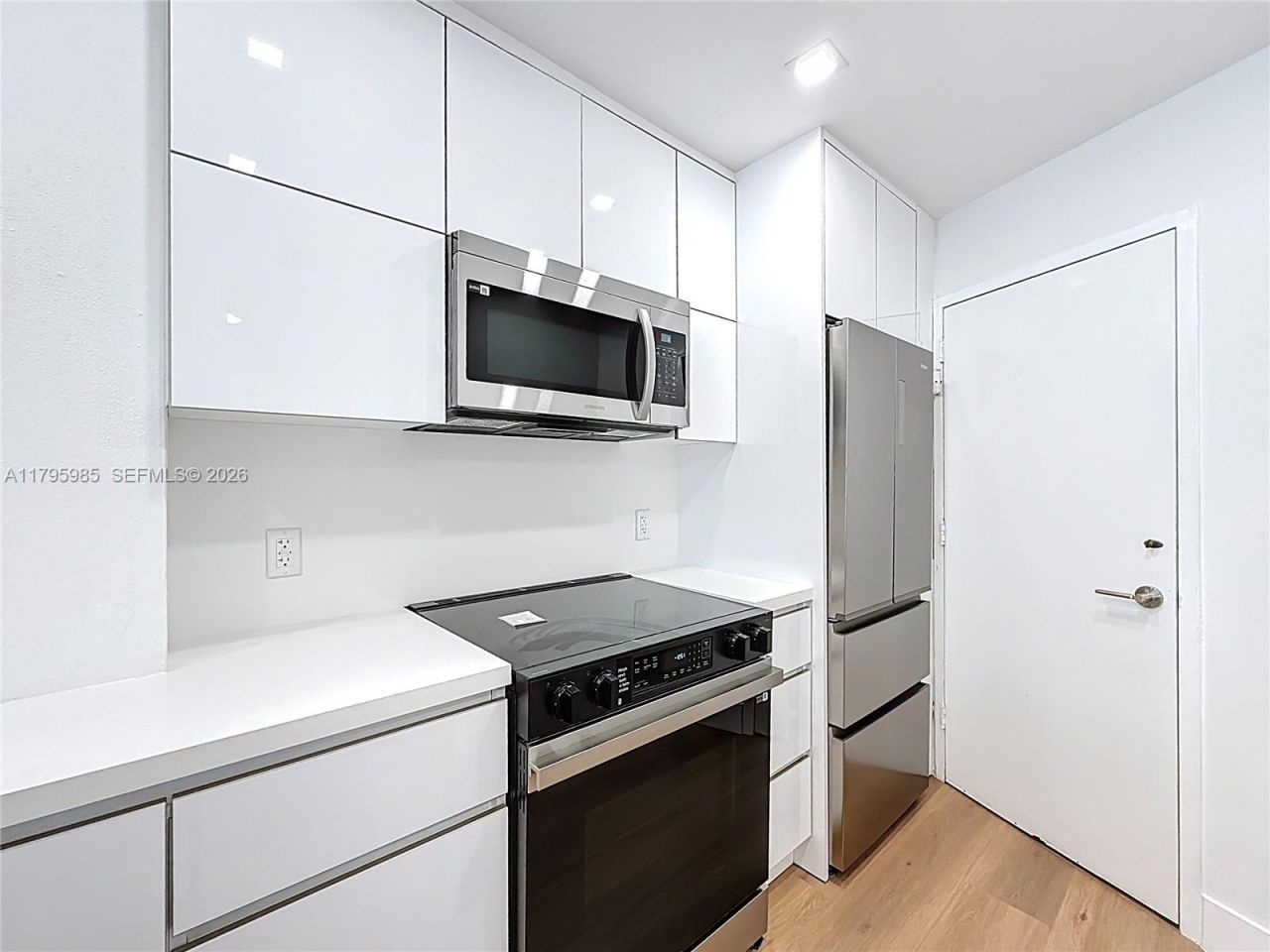 2899 Collins Ave, Unit 1218, Miami Beach, FL 33140 Photo