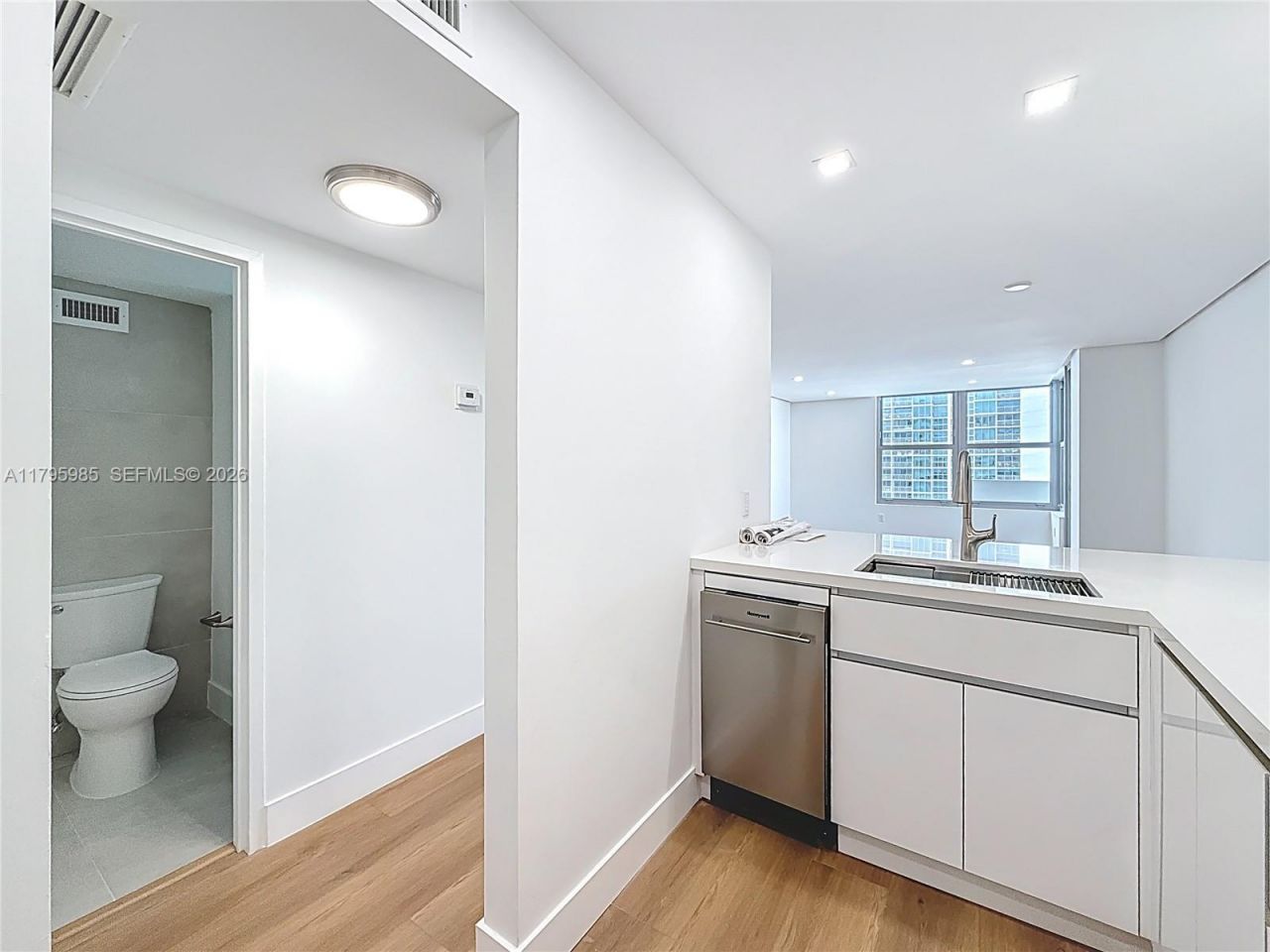 2899 Collins Ave, Unit 1218, Miami Beach, FL 33140 Photo