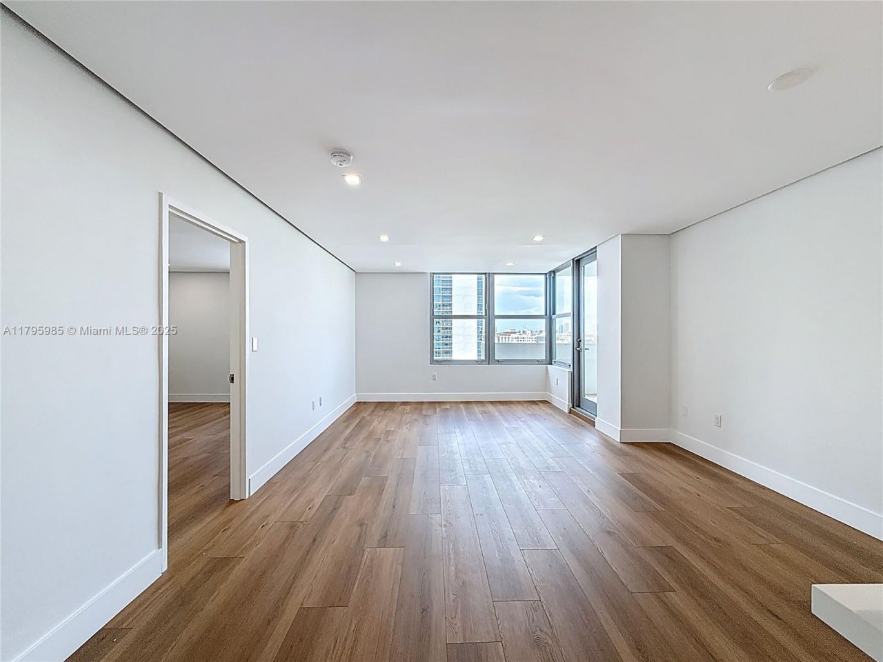 2899 Collins Ave, Unit 1218, Miami Beach, FL 33140 Photo