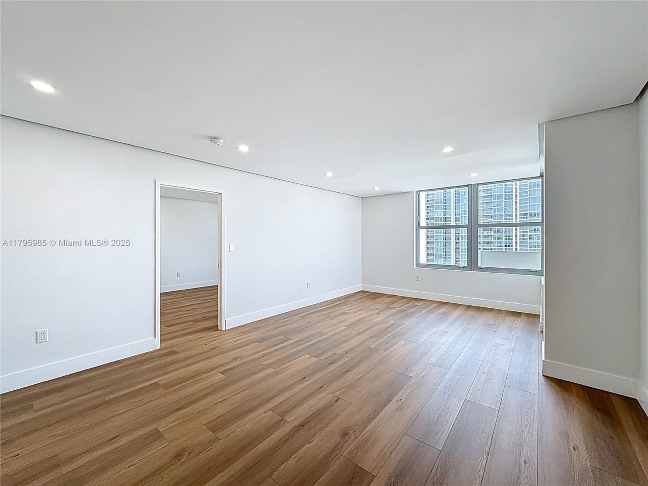 2899 Collins Ave, Unit 1218, Miami Beach, FL 33140 Photo