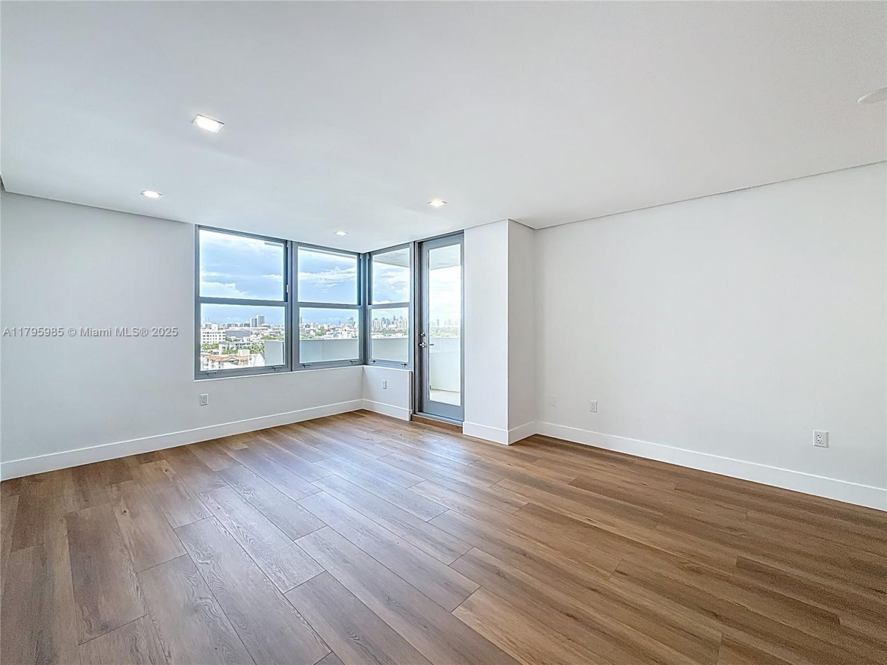 2899 Collins Ave, Unit 1218, Miami Beach, FL 33140 Photo