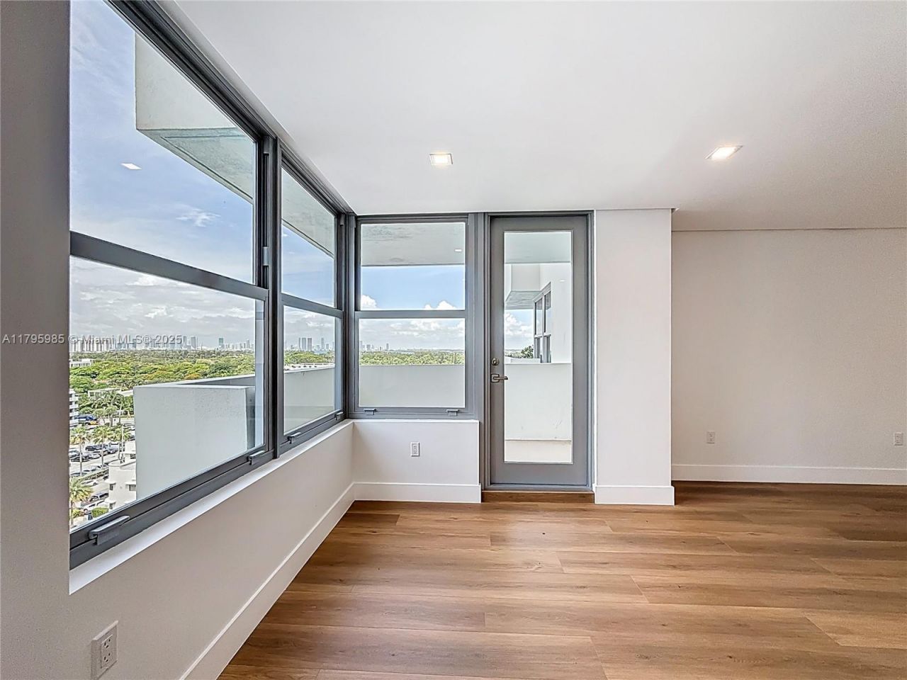 2899 Collins Ave, Unit 1218, Miami Beach, FL 33140 Photo