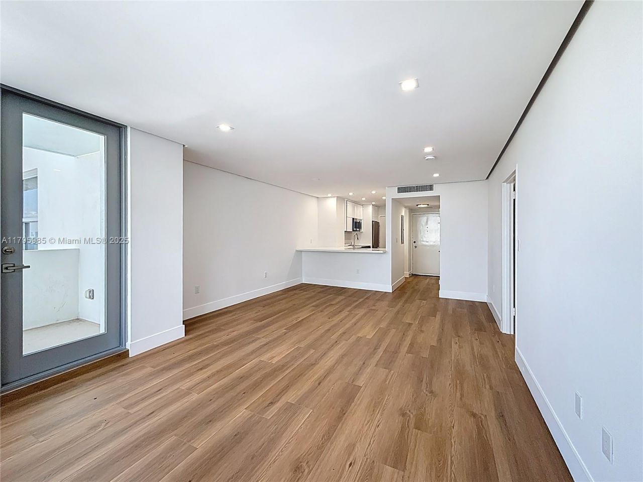 2899 Collins Ave, Unit 1218, Miami Beach, FL 33140 Photo