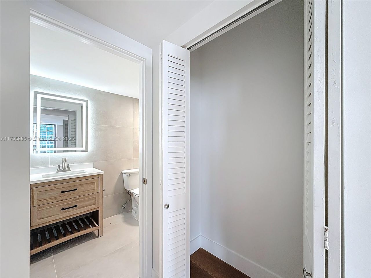 2899 Collins Ave, Unit 1218, Miami Beach, FL 33140 Photo