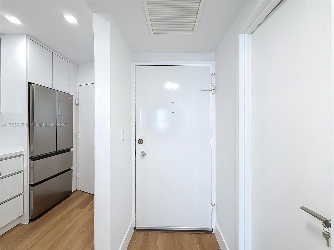 2899 Collins Ave, Unit 1218, Miami Beach, FL 33140 Photo